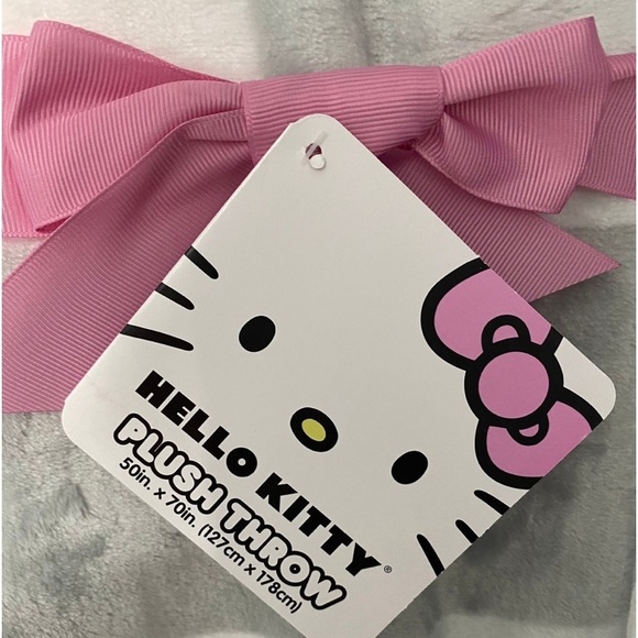 Hello Kitty Throw Blanket - Picture 4 of 5